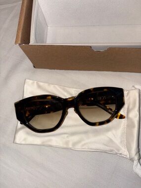 DEZI Tortoiseshell Cat-Eye Sunglasses with Brown Gradient Lenses